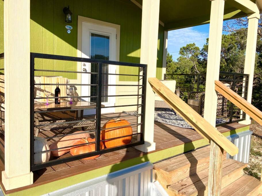 Cozy Tiny Home In The Hills Fischer Exterior photo
